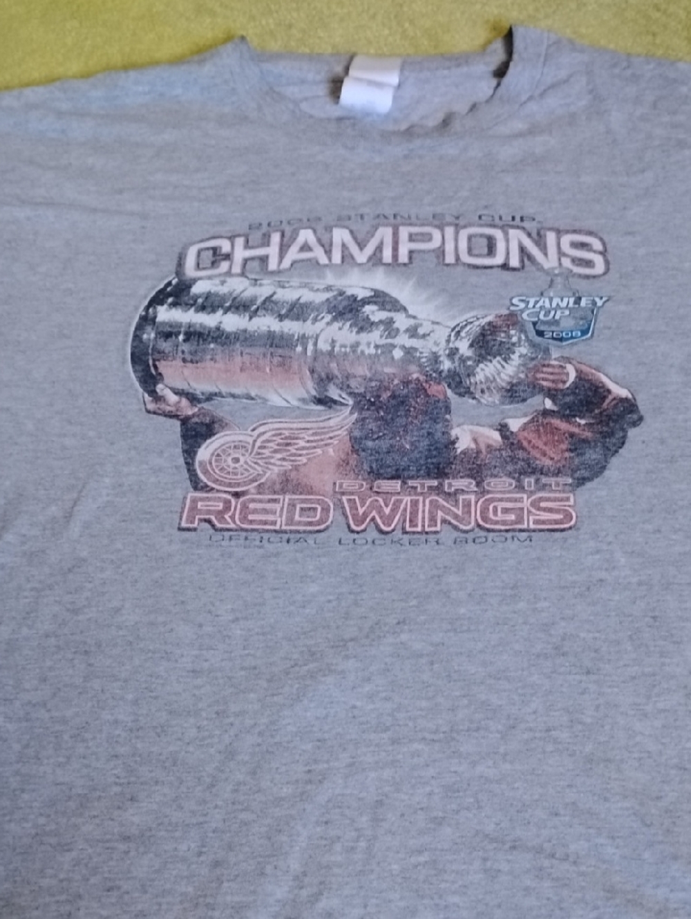 Men's Vintage Large NHL Detroit Red Wings Stanley Cup Champions 2008 Shirt